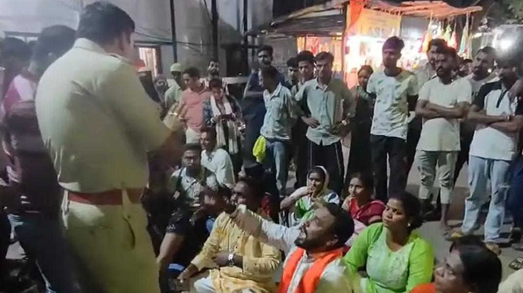 মোদির সভায় ৪০০ মোবাইল উধাও, প্রশ্নের মুখে প্রশাসন