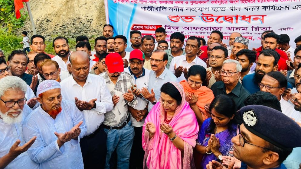 সাটুরিয়ায় খাল খনন কার্যক্রমের উদ্বোধন করলেন বিমানমন্ত্রী