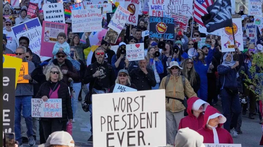 ট্রাম্পবিরোধী বিক্ষোভে উত্তাল যুক্তরাষ্ট্র, সরকারি স্থাপনায় হামলায় গ্রেফতার ২