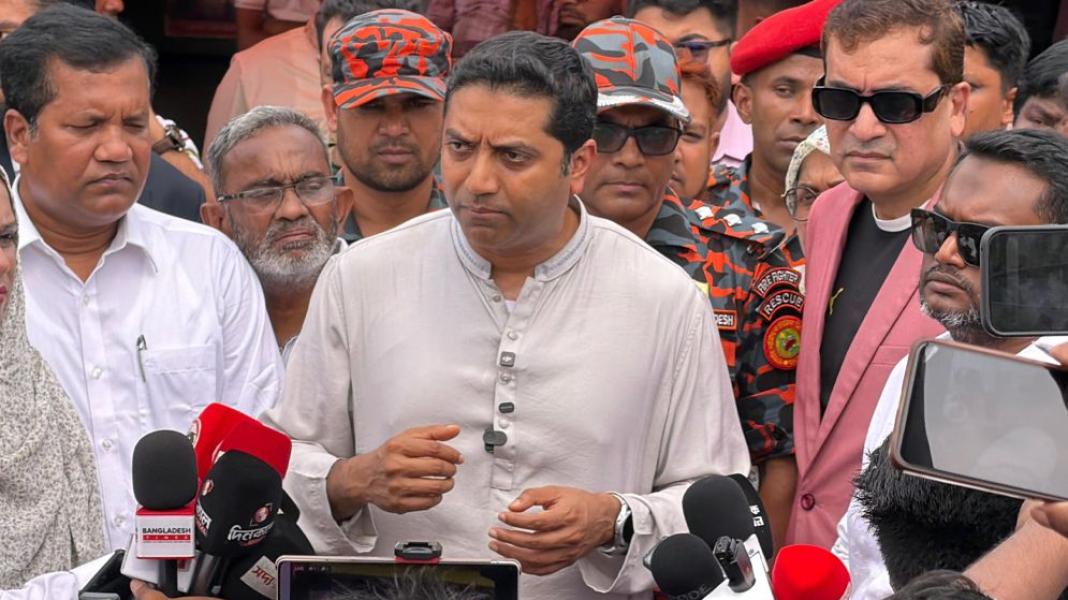 আগুনে ক্ষতিগ্রস্ত রায়েরবাজার কৃষি মার্কেট পরিদর্শন ববি হাজ্জাজের