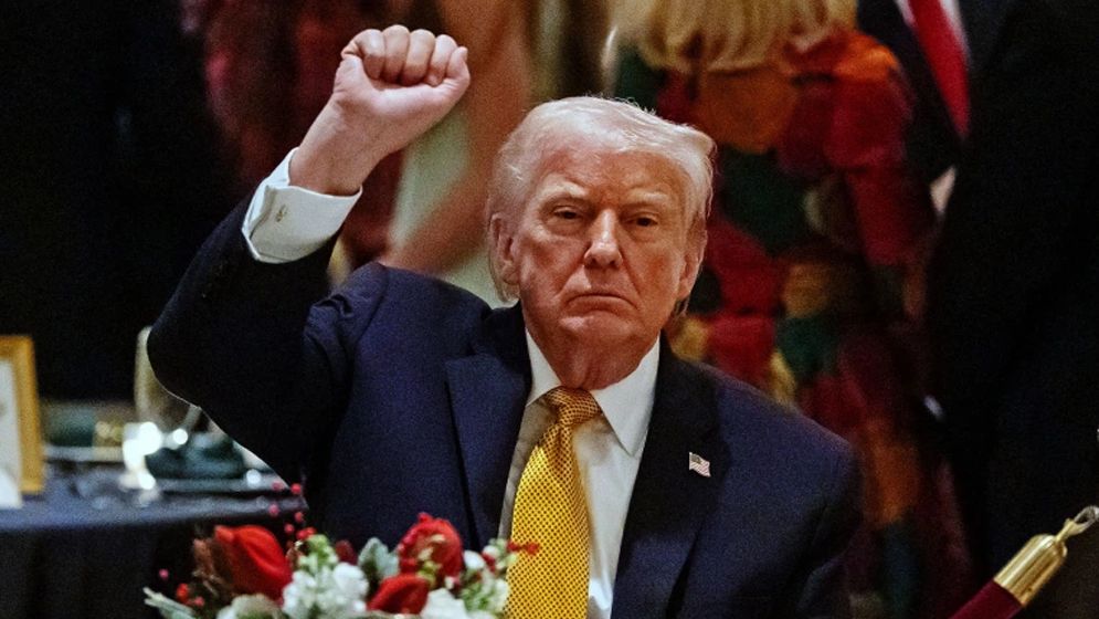 তিন ক্যাটাগরির পণ্যের ওপর অতিরিক্ত শুল্ক স্থগিত করলেন ট্রাম্প