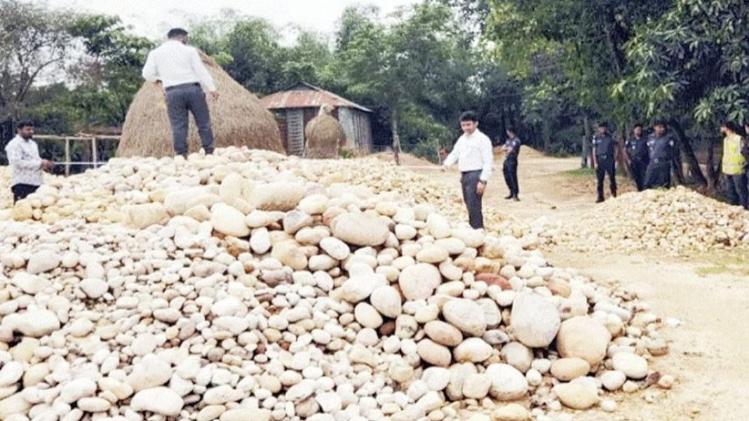 এবার লুটের ৯৬ হাজার ঘনফুট লালপাথর জব্দ