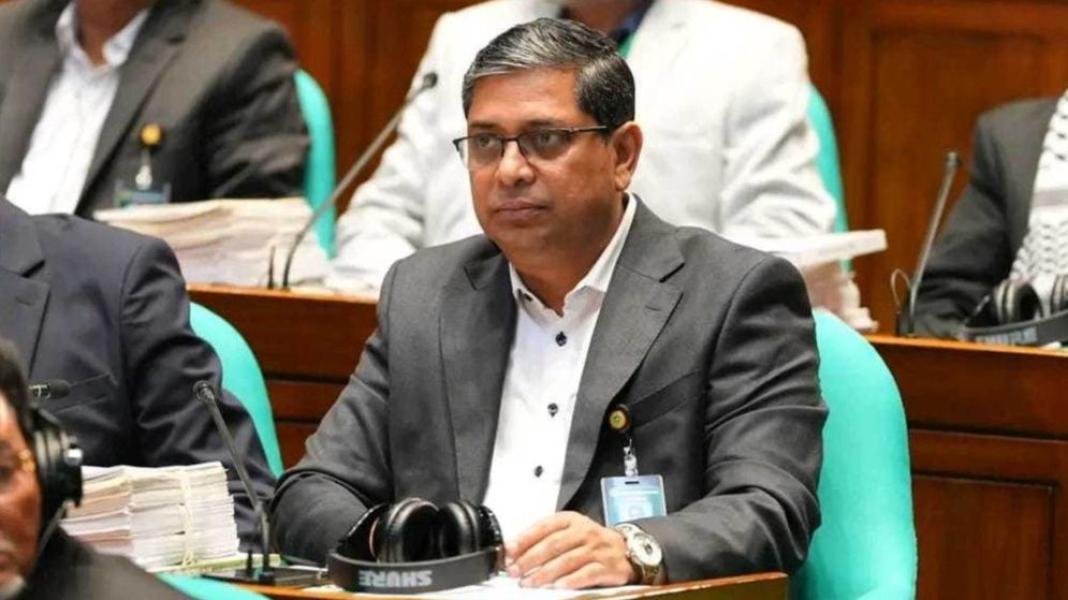 ড. ইউনূস লন্ডনে তারেক রহমানকে ট্রফি দিয়ে নির্বাচনের তারিখ নিয়ে আসেন