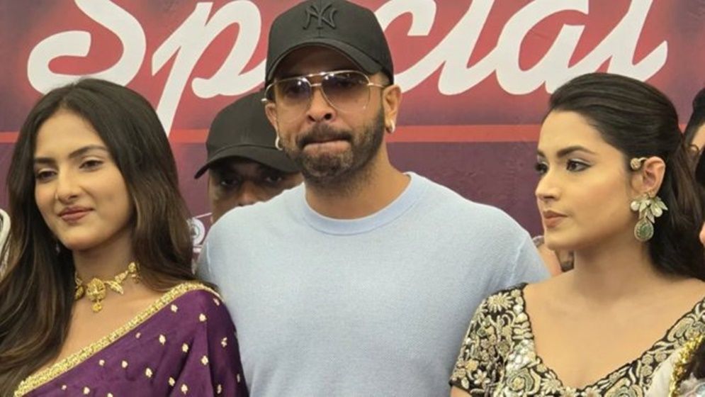 সংযুক্ত ছবি