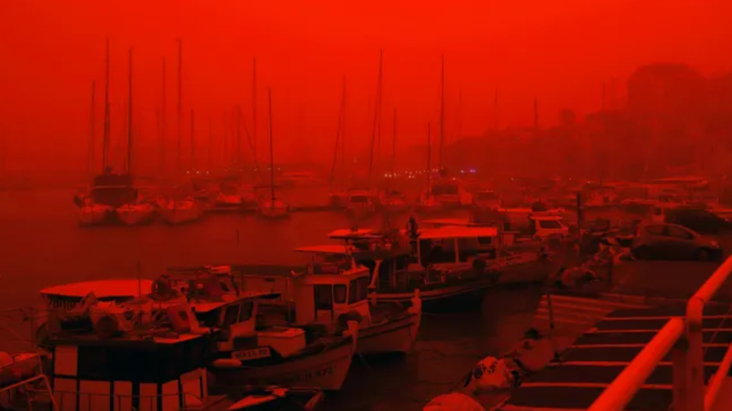 ভূমধ্যসাগরজুড়ে সাহারা মরুভূমির লাল ধূলিঝড়