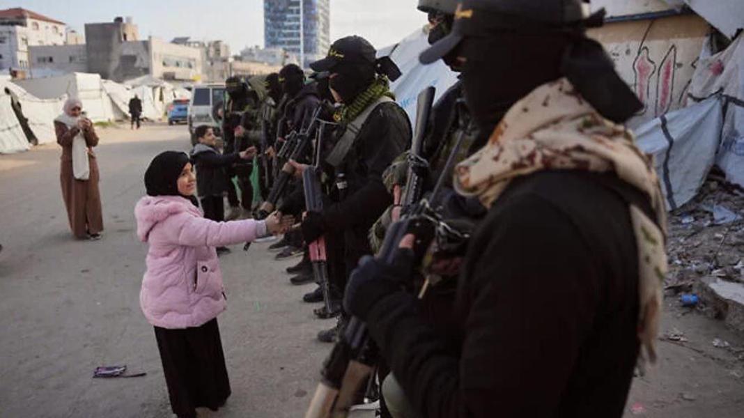 হামাসকে অস্ত্র ছাড়তে আলটিমেটাম দিল ট্রাম্পের ‘পিস বোর্ড’