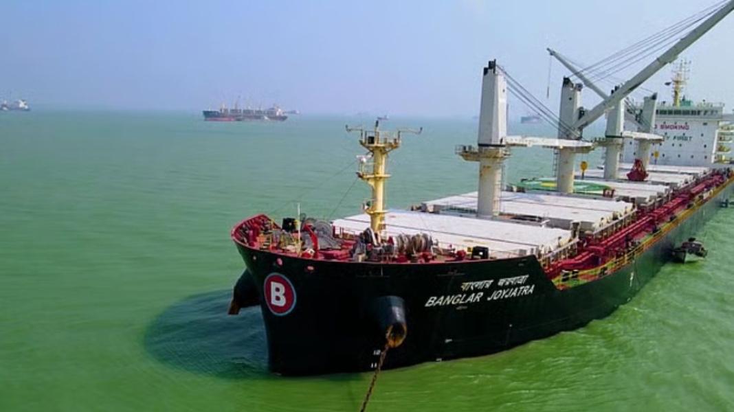 ক্ষেপণাস্ত্র হামলার আতঙ্কে হরমুজ প্রণালি থেকে ফিরে গেল বাংলাদেশি জাহাজ