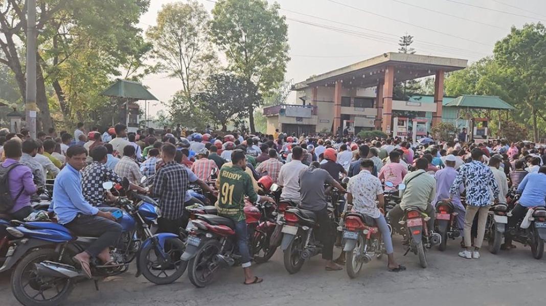 পঞ্চগড়ে জ্বালানি তেলের তীব্র সংকট