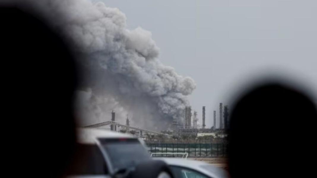 বাহরাইনের প্রধান তেল শোধনাগারে ইরানের ড্রোন হামলা