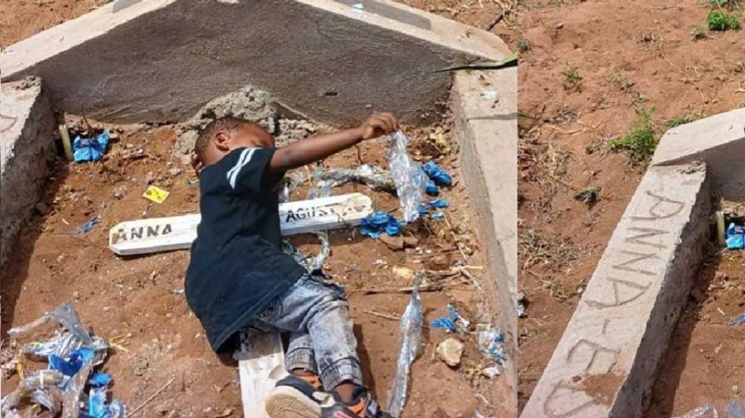 মায়ের কবরে শুয়ে ছিল শিশু!